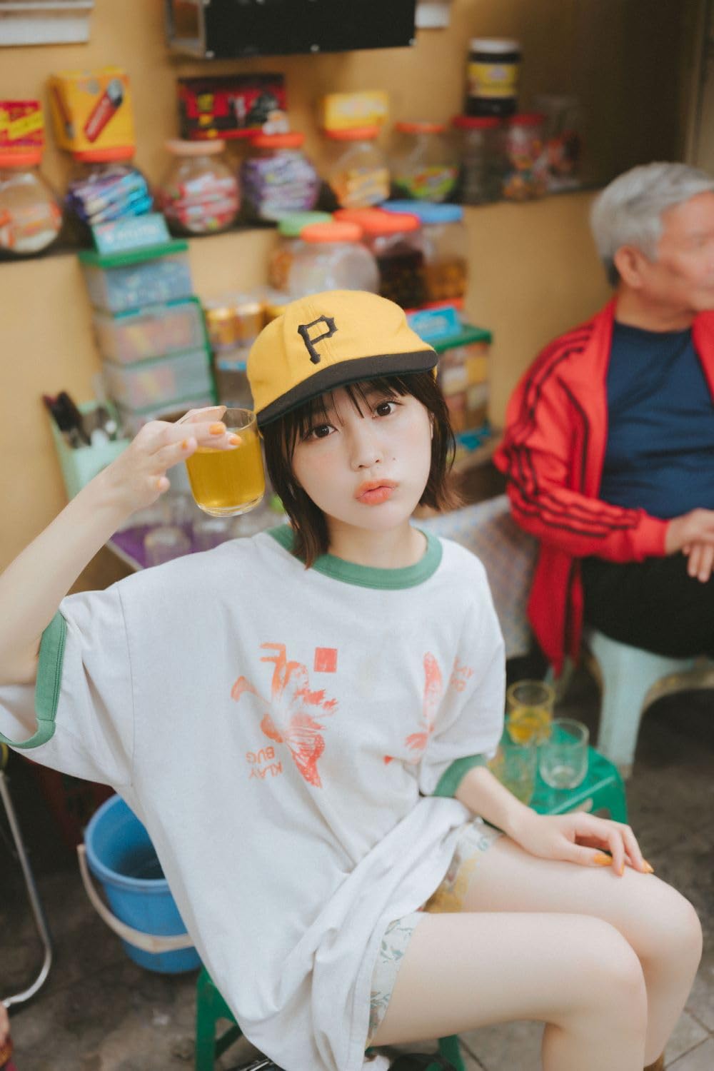 なえなの Concept Photobook 《Spotlight》 附特典Postcard 1 張 (隨機封入,全3種)