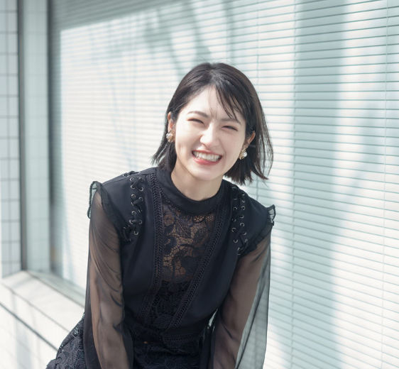 若月佑美 首本 Photo Essay《履きなれない靴を履き潰すまで》