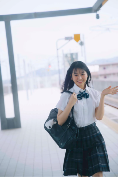 日向坂46 上村ひなの 寫真集 《そのままで》