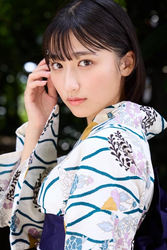 水野瞳 1st 寫真集《AKIRA》