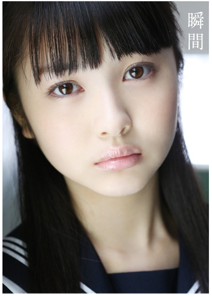 濱邊美波 浜辺美波 First 首本 寫真集 『 瞬間 』 單行本(Soft Cover)日本寫真集 香港網購