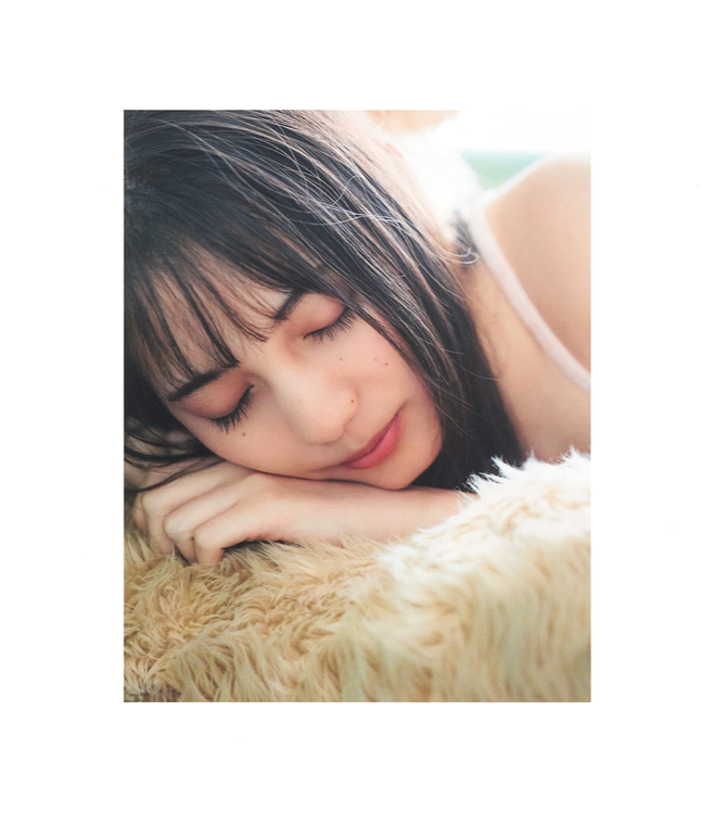 小坂菜緒 (日向坂46) 首本 寫真集 你是誰? (君は誰?)