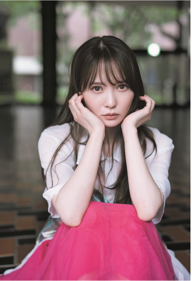 blt graph. vol.79 (B.L.T. MOOK 122号) Cover: 加藤史帆 (日向坂46)