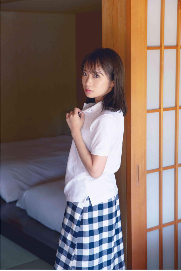 乃木坂46 秋元真夏 第二本 寫真集 『しあわせにしたい』