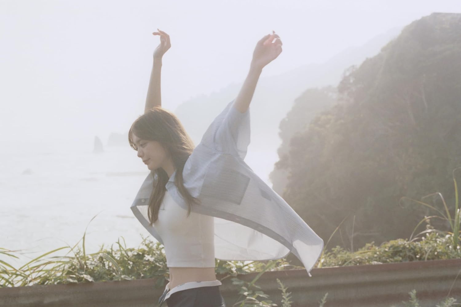 紺野彩夏 1st 寫真集《透》