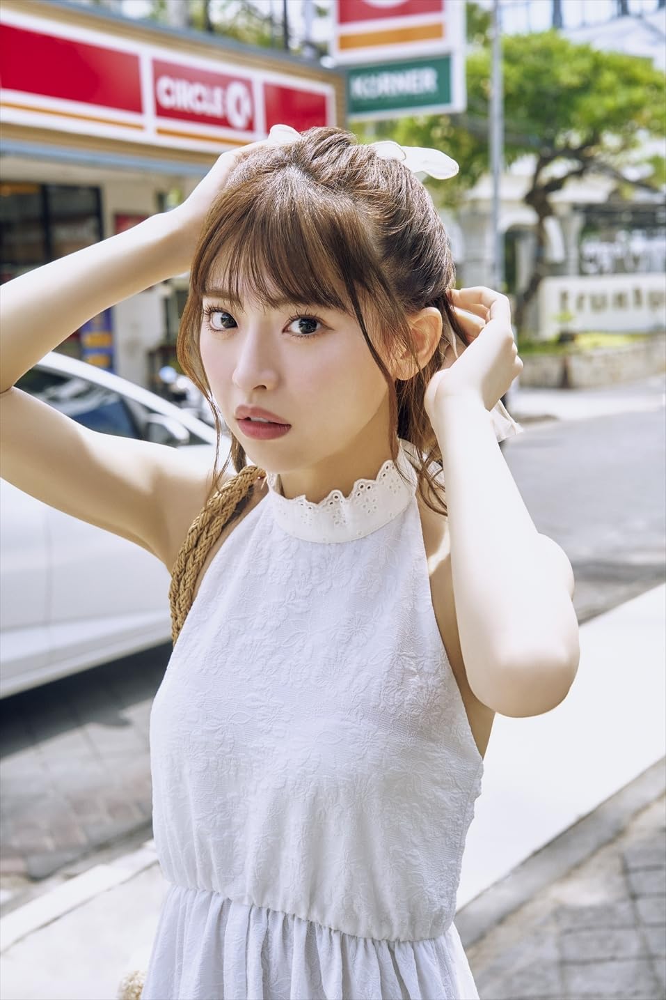 日本雜誌 寫真集 香港網購 真楪伶 1st 寫真集 《奇跡と出会った瞬間》