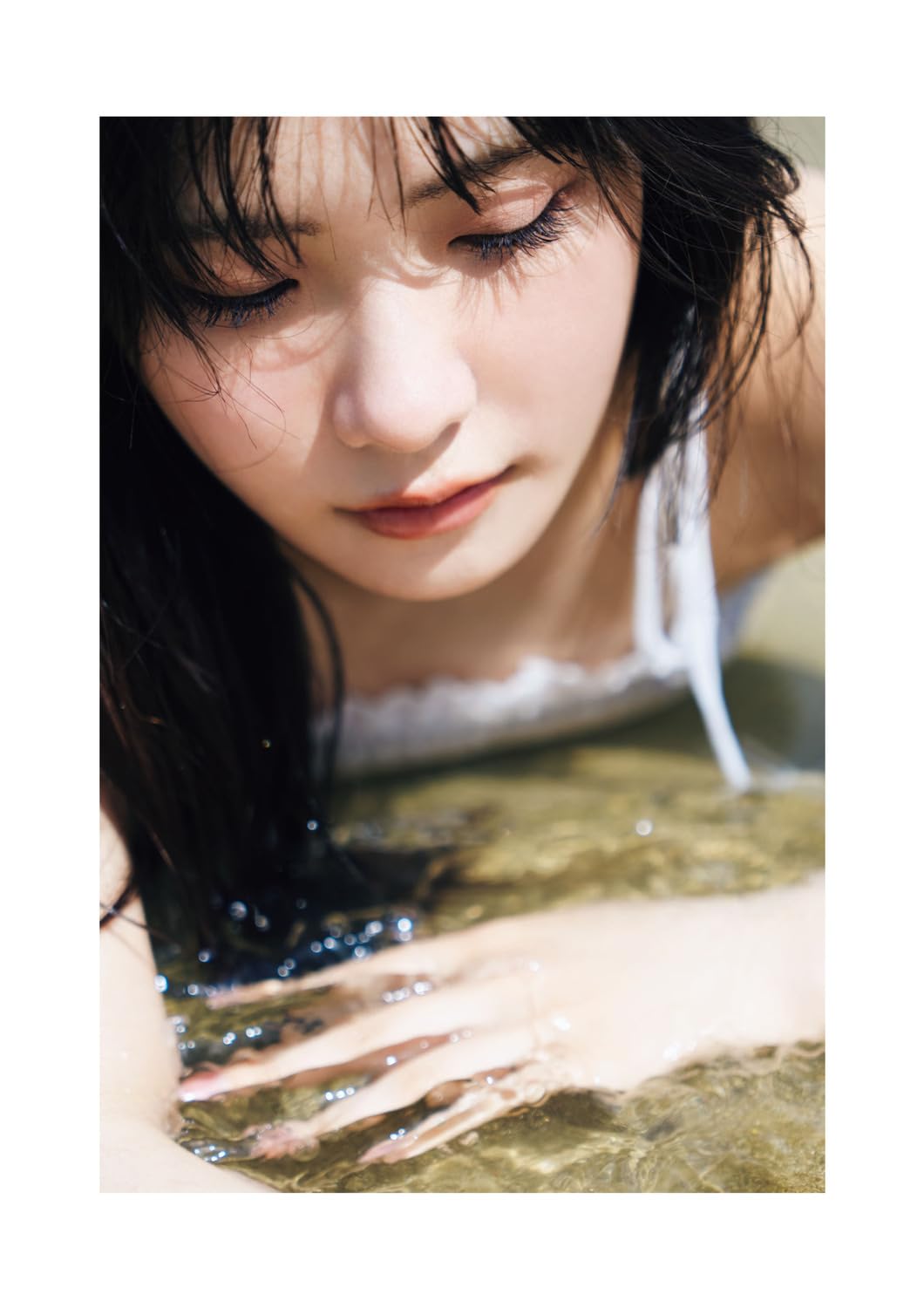 坂倉花 1st 寫真集《Blooming》