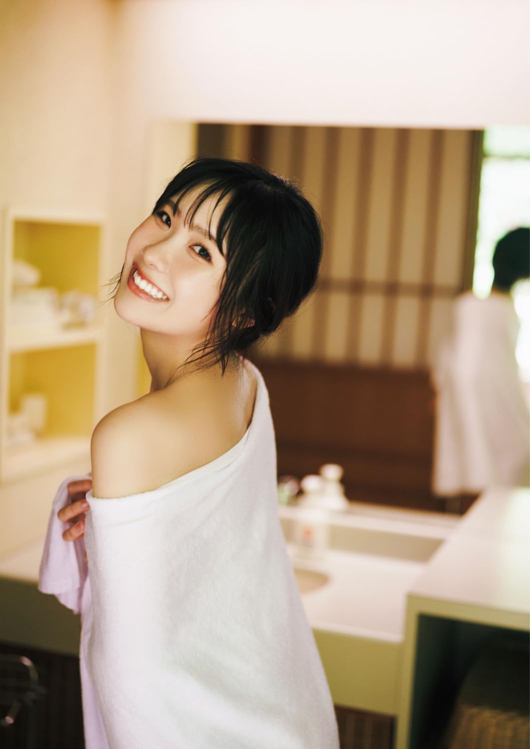 坂倉花 1st 寫真集《Blooming》