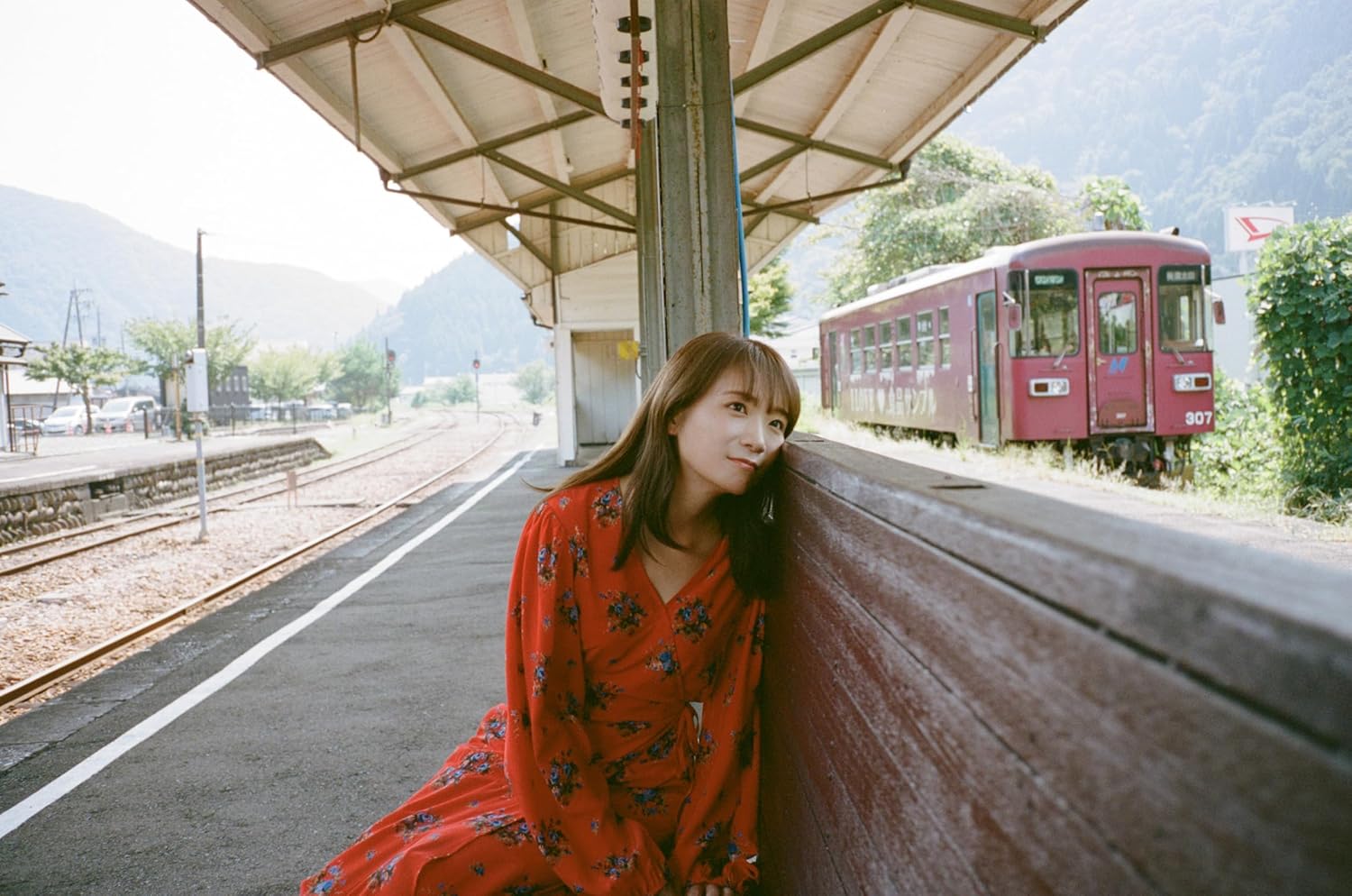 秋元真夏 Photo Book《淡淡(あわあわ)》